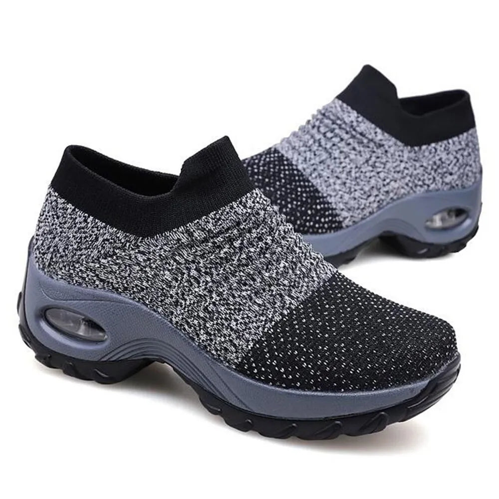 Atmungsaktive Mesh-Sneaker mit hohem Absatz und Luftpolsterung